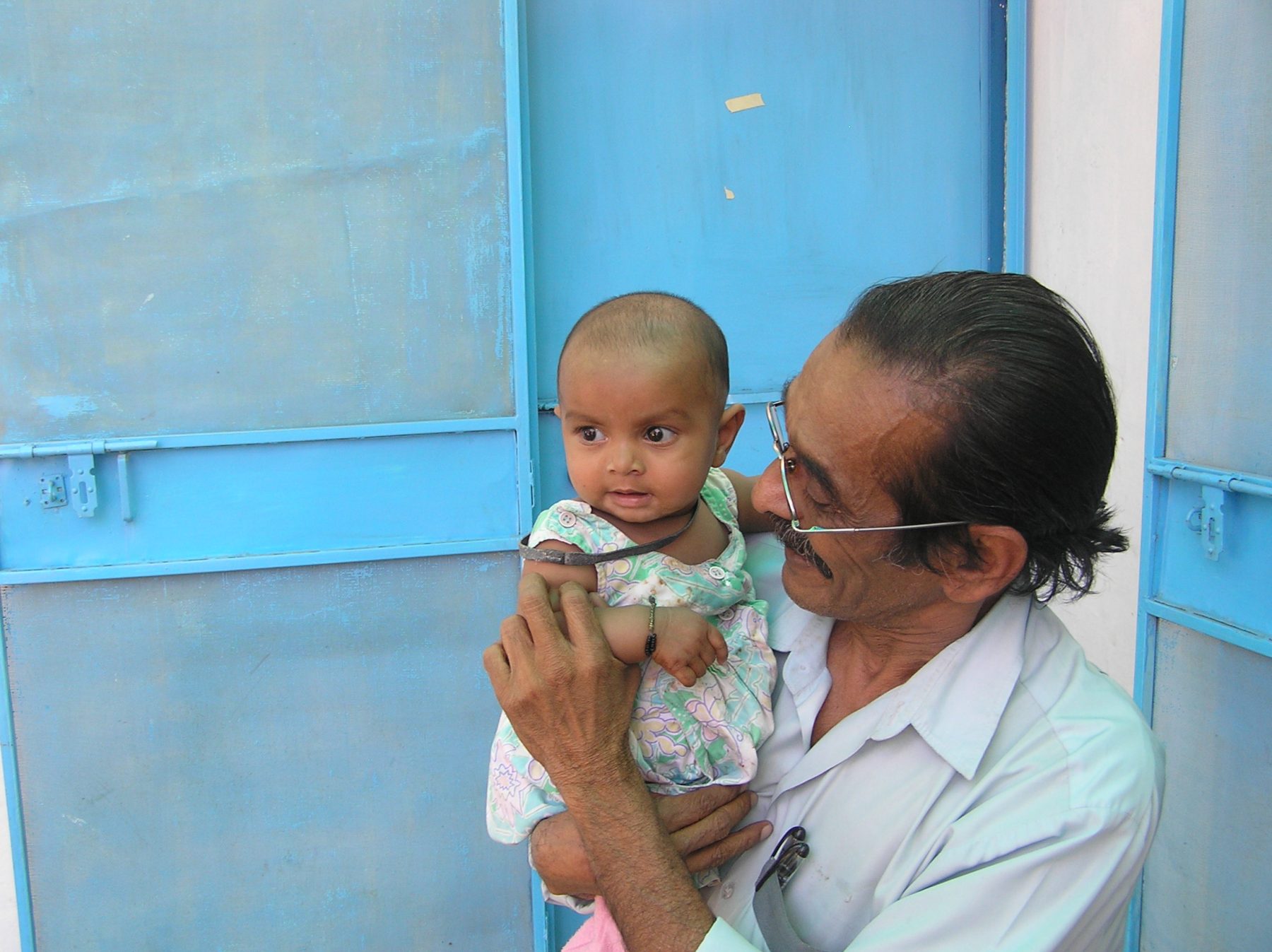 Joe from Sahara Mens Rehab nurturing an innocent child rescued from a rubbish tip in Delhi.